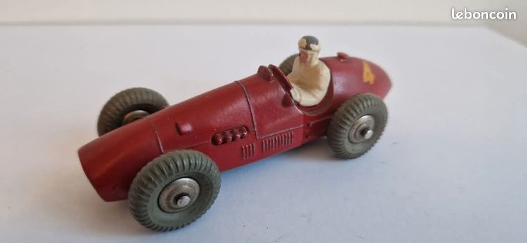 Authentique Dinky Toys Ferrari 23J