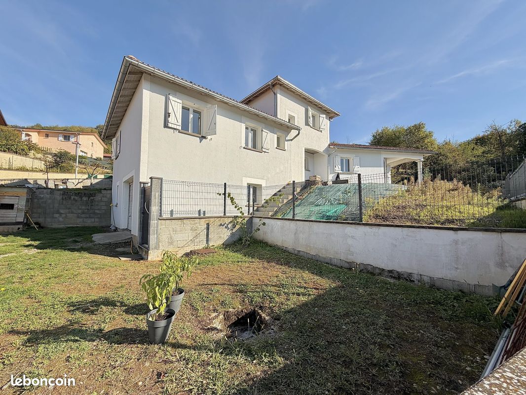 Maison 5 pièces 140 m² · à Bourgoin-Jallieu · 140 m² · 365 000 €