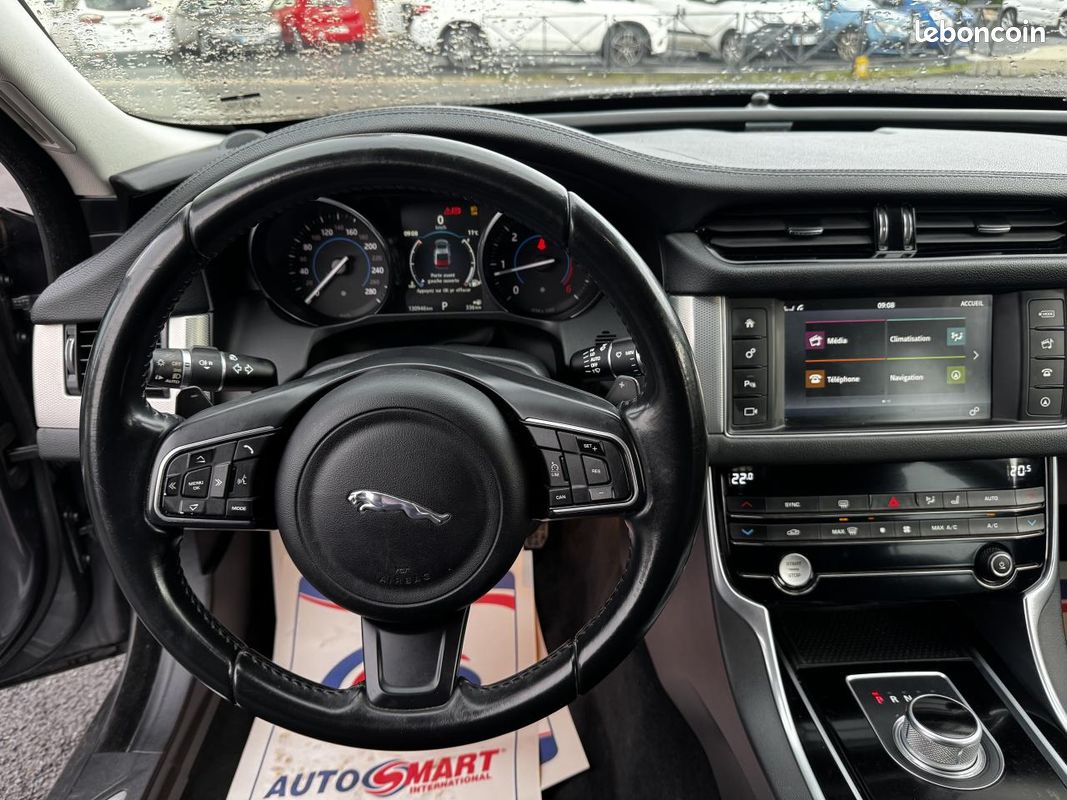 JAGUAR XF 2.0 D - 180 BVA S&S Prestige Gps + Camera AR + Clim (image 22)
