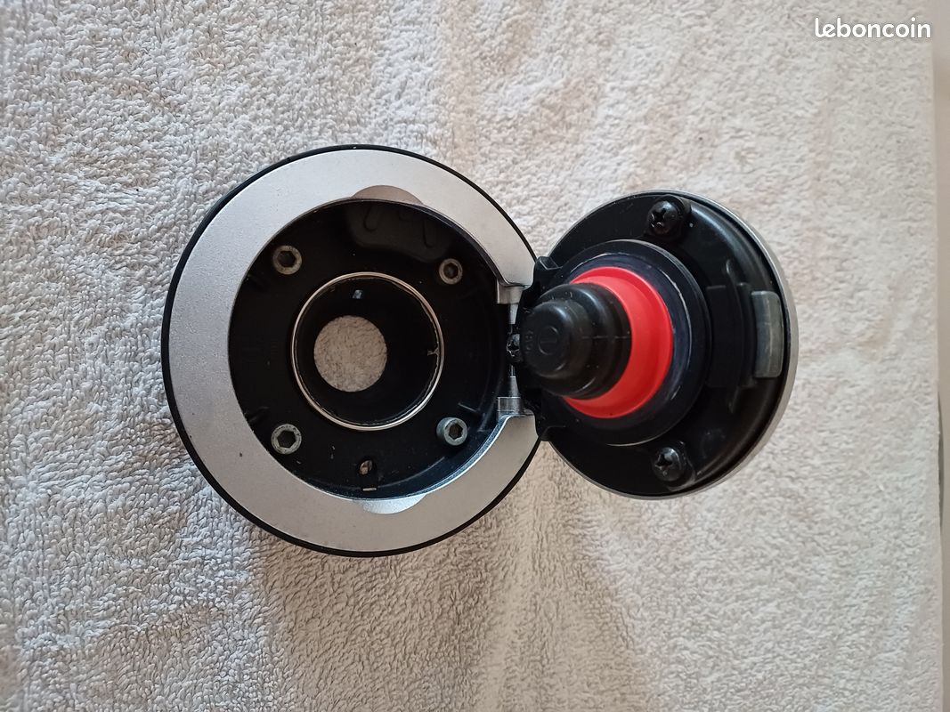 Bouchon réservoir KTM RC8R ou RC8 (image 2)