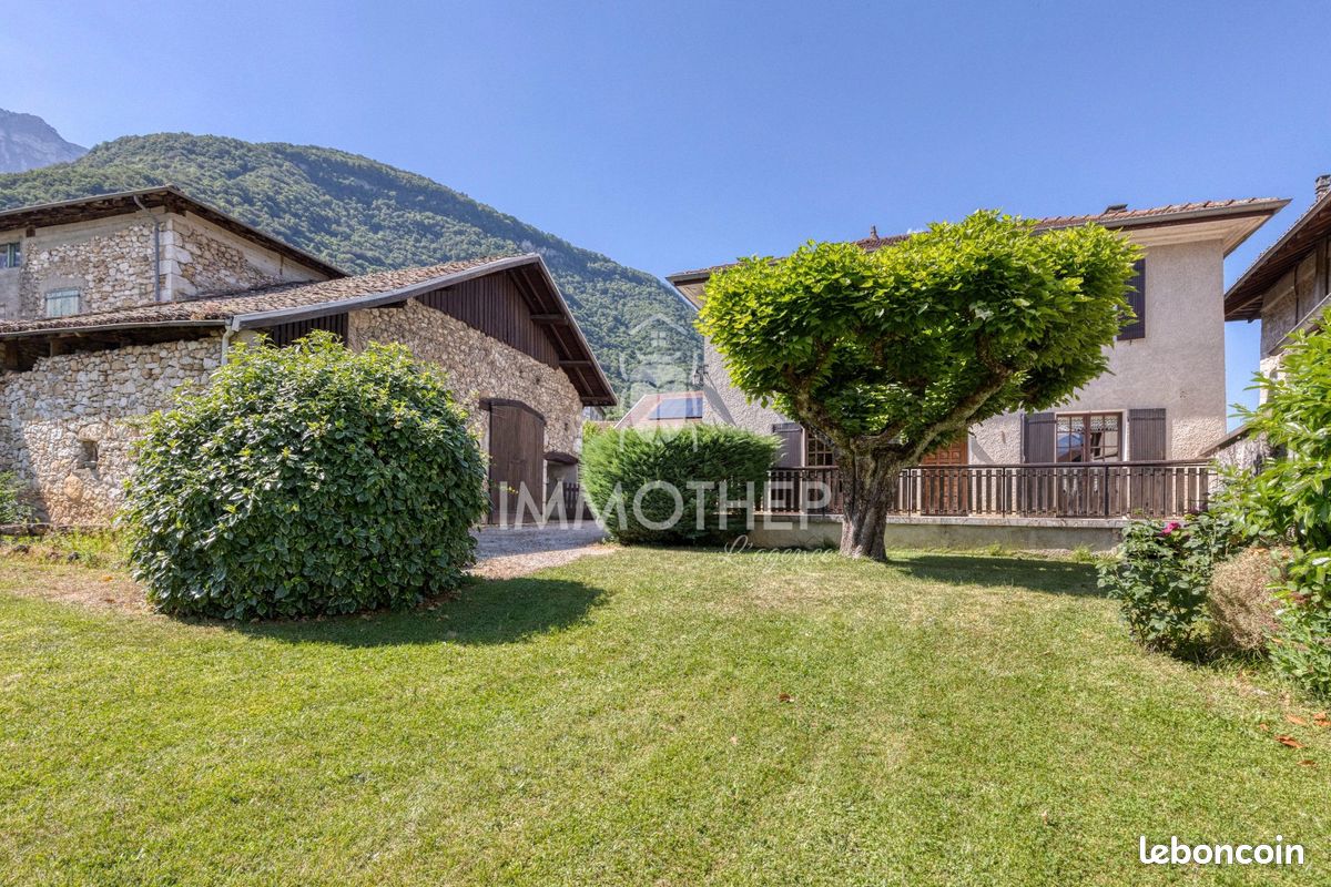 Maison 5 pièces 106 m² · à Saint-Vincent-de-Mercuze · 106 m² · 430 000 €