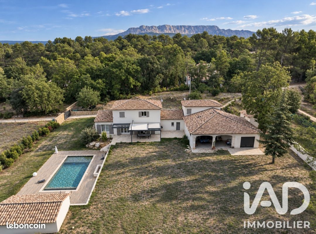 Maison 11 pièces 273 m² · à Fuveau · 273 m² · 1 250 000 €