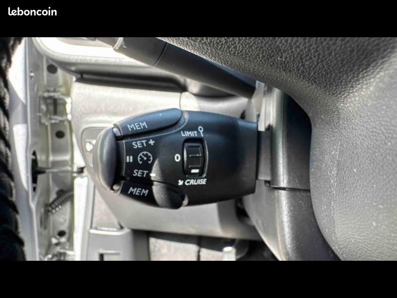 Citroen C3 1.2 PureTech 83ch S&S Feel 122-123g (image 16)