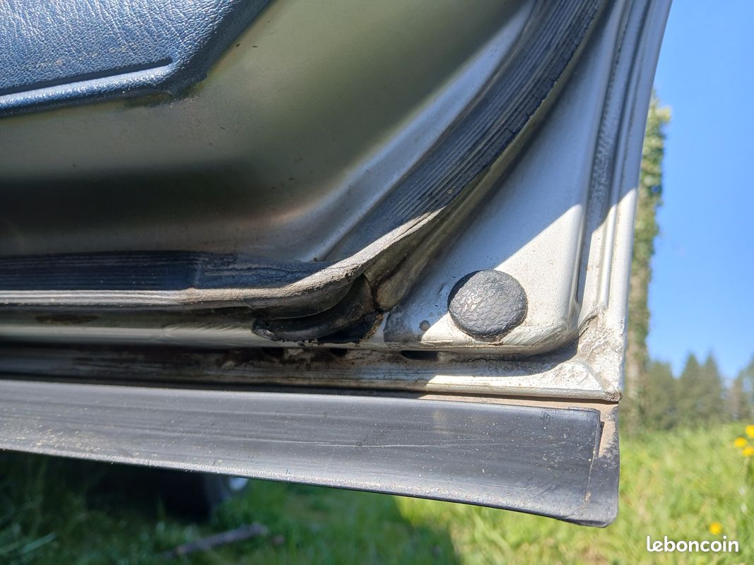 Mercedes 240D W123 (image 10)