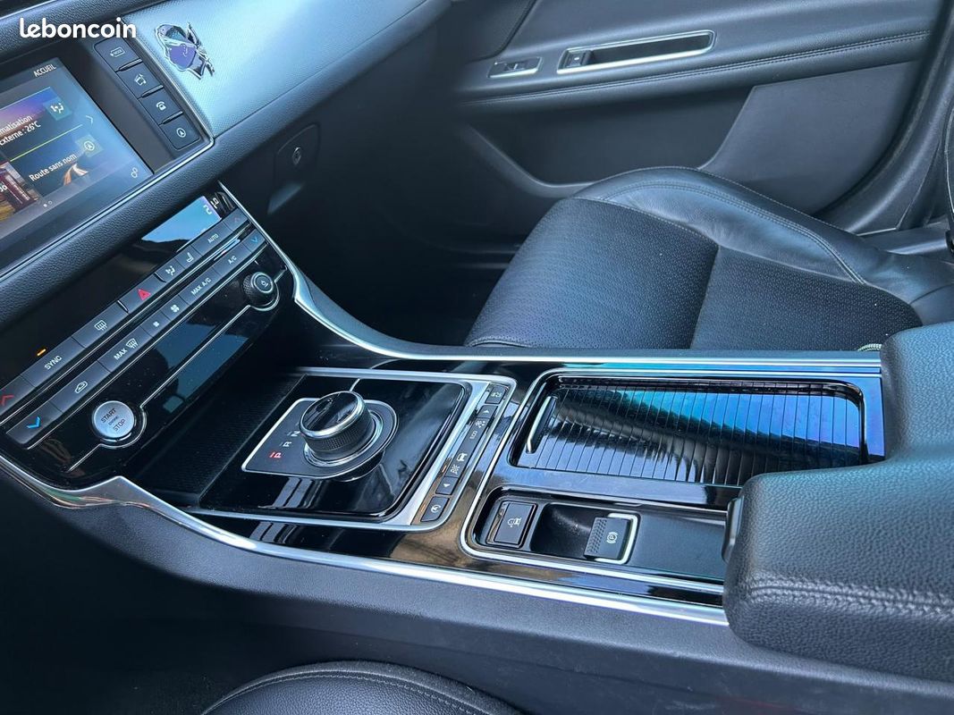 JAGUAR XF 2.0 D - 180 - BVA - Stop/Start 2015 BERLINE Prestige PHASE 1 GARANTIE 6 MOIS (image 13)