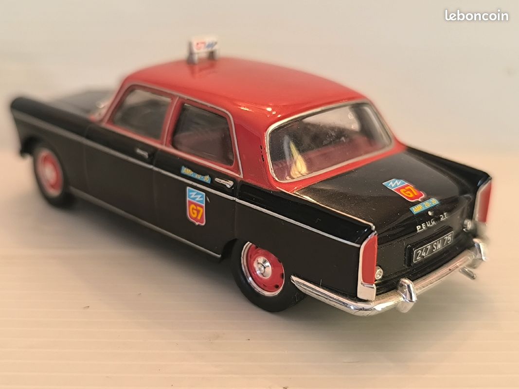 Miniatura 1:43 Táxi Peugeot 404 (1962) | Cidade Paris | 1ª Série | Antiguidades e Colecções, à venda | Leiria | 33982757