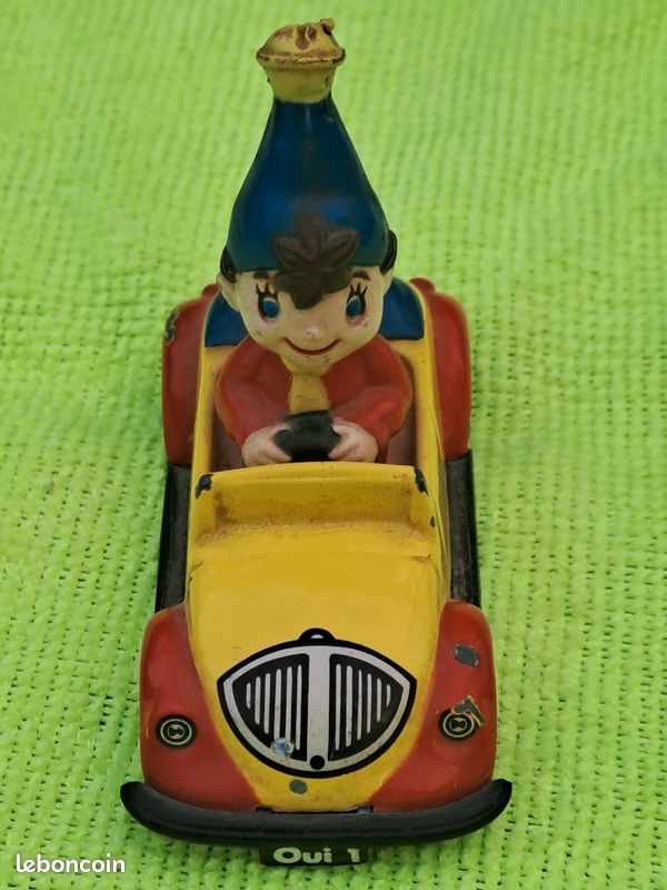 doudou Peluche Oui Oui dans sa voiture tomy play by play
