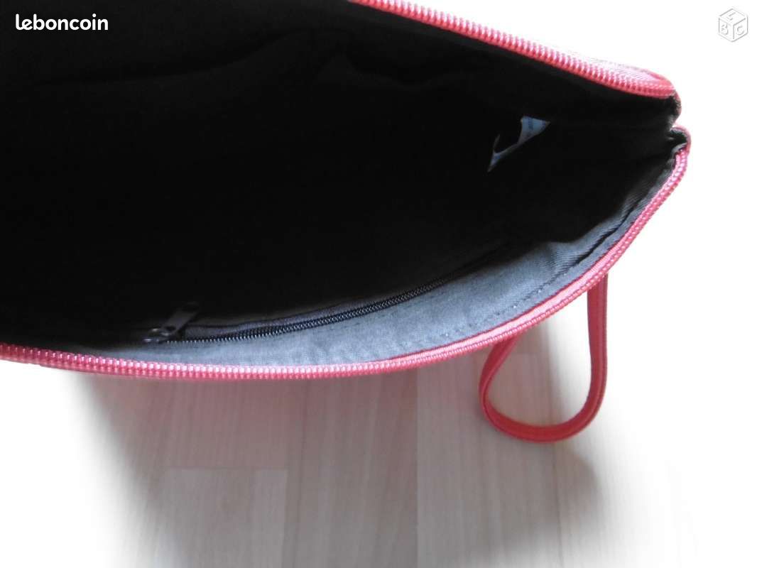 Pochette rouge neuve (image 2)
