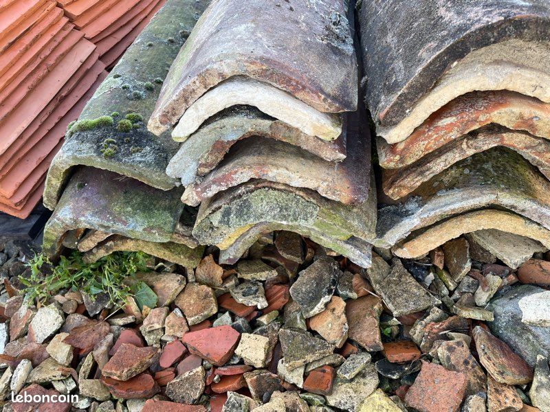 Tuiles faîtières anciennes (image 1)