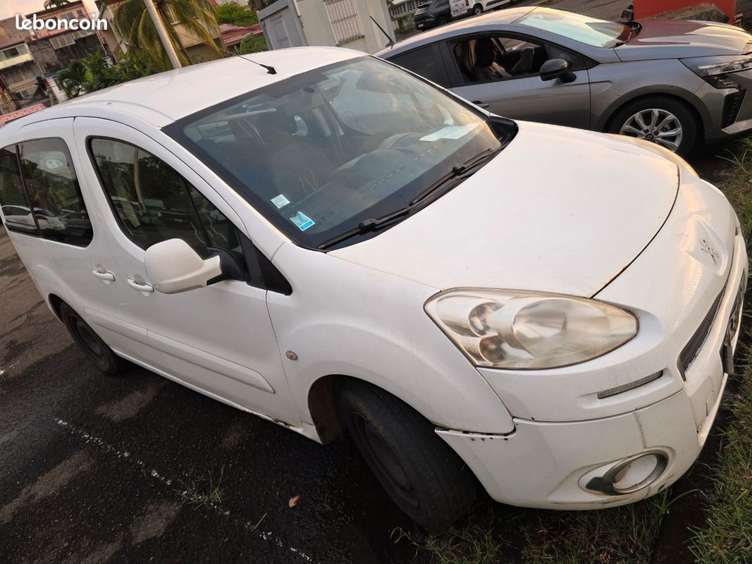 Vend Peugeot 5 place diesel boîte de vitesse manuelle contrôle technique OK ajouté prix 2990 fermé elle roule tél 805905 (image 3)