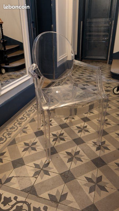 Chaise transparente Louis Ghost (image 1)