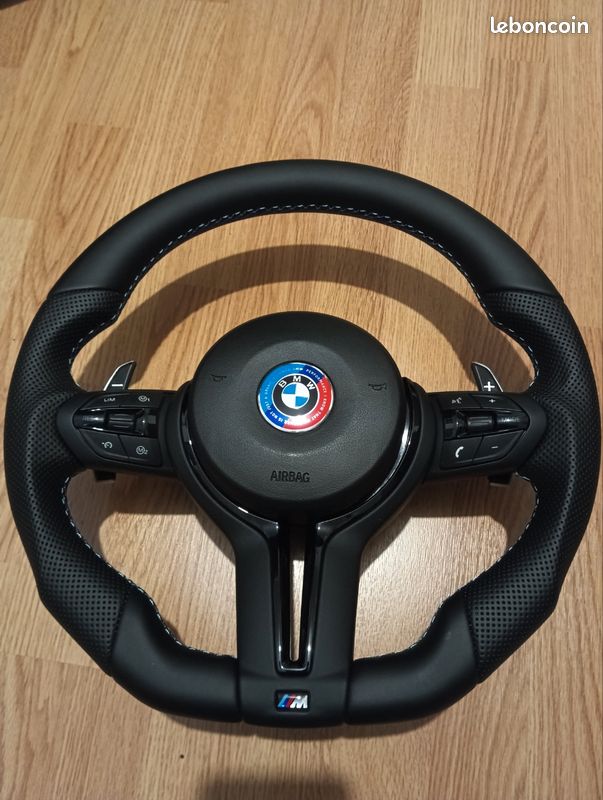 Volant neuf méplat performance pack M bmw F série 1 f20 f21 F30 série 2 f22 f23 F44 F45 f87 série 3 F30 f31 F35 f80 série 4 f32 f33 f36 f82 f83 m4 M1 M2 M3 X1 X2 x3 x4 X5 x6 serie 5 F10 MPerformance (image 4)