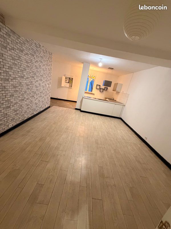 Appartement 3 pièces 80 m² · à Confolens · 80 m² · 550 €