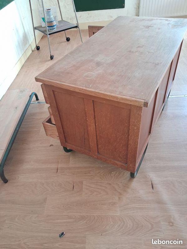 Bureau écoliers (image 1)
