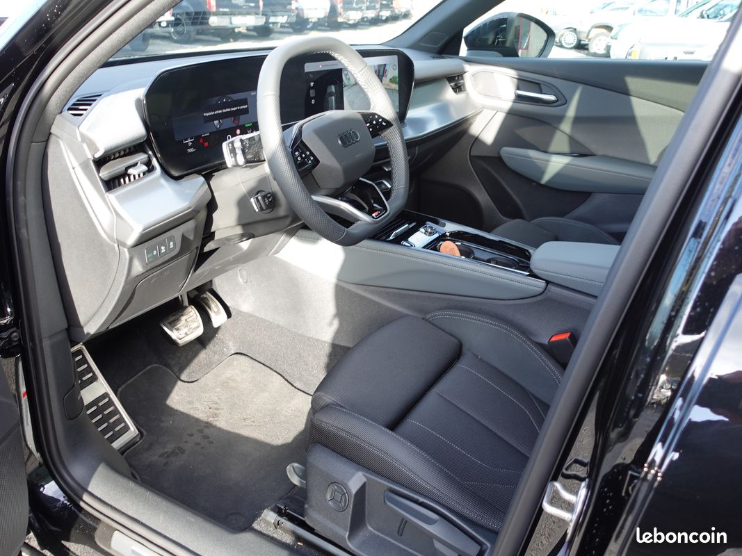AUDI Q3 1.5 TFSI 150ch Hybride S line S tronic 7 (image 4)