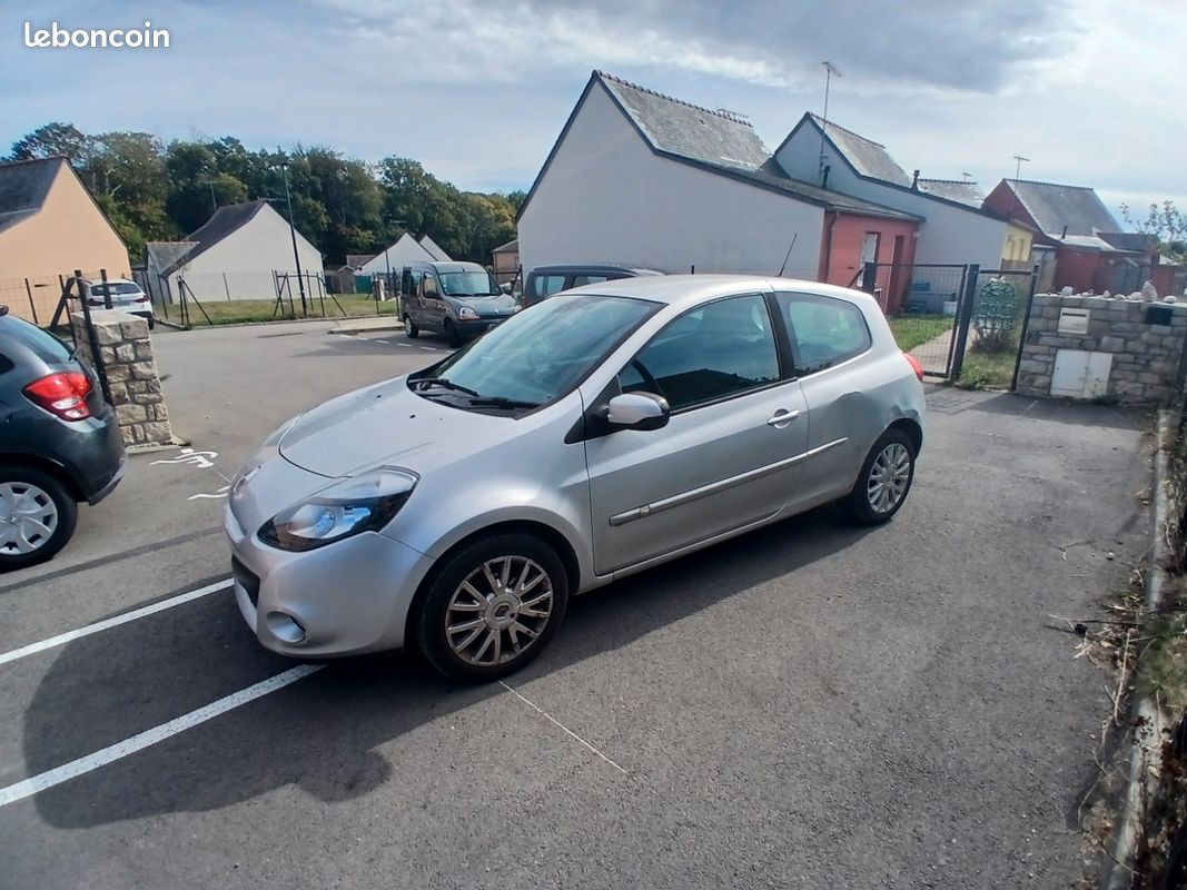 Renault Clio 3 Tomtom 1.2 essence - CT ok - volant à droite (image 1)
