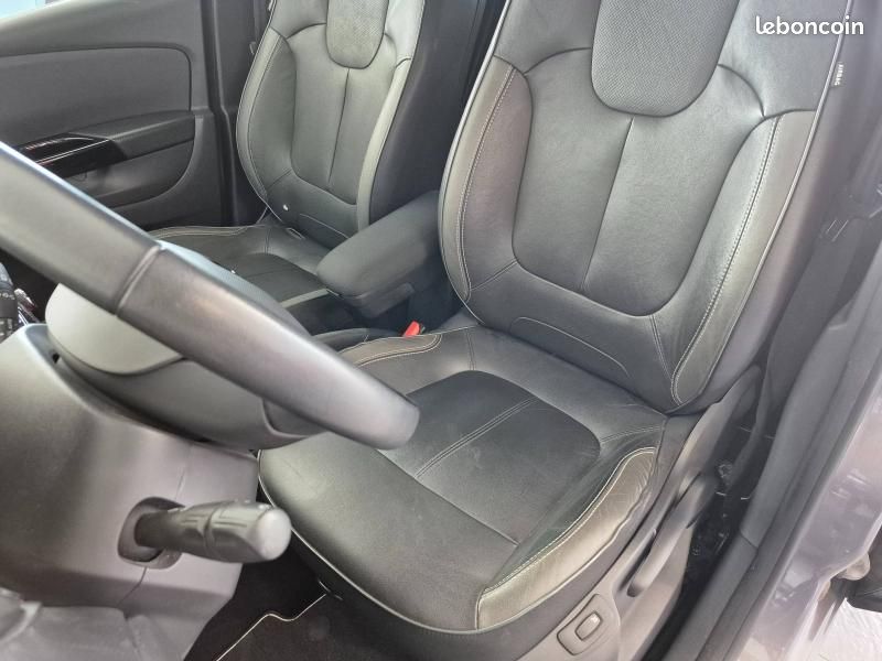 Renault Captur 1.2 TCe 120ch Pure EDC (image 17)