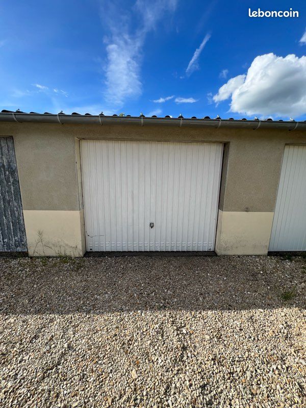 Garage · à Amilly · 13 500 €