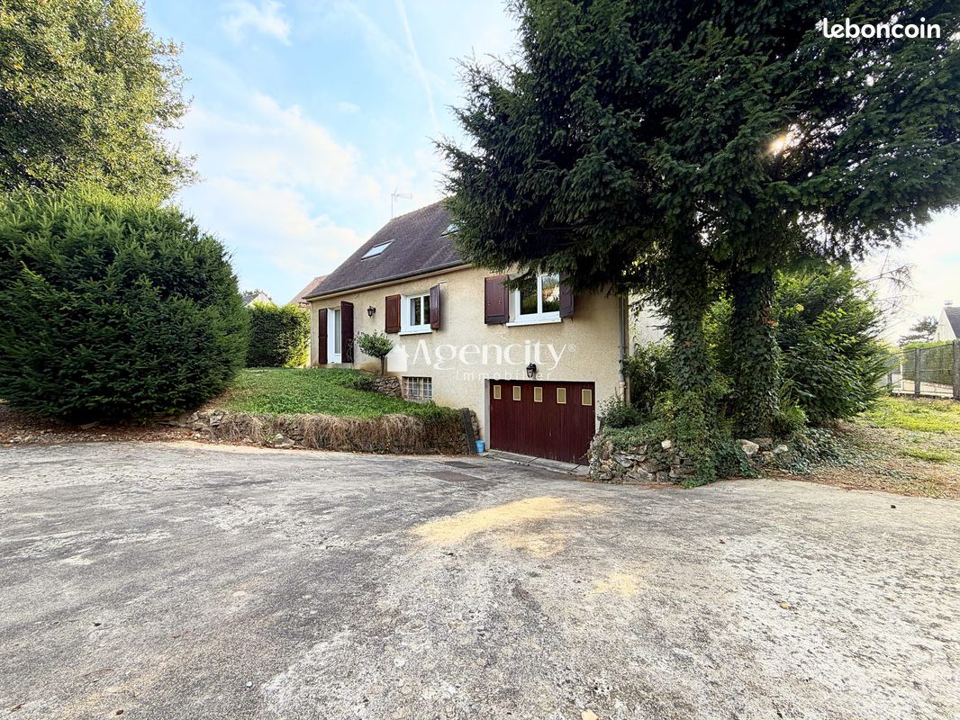 Maison 8 pièces 142 m² · à Bussy-Saint-Martin · 142 m² · 576 800 €