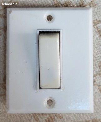 Prise électrique Legrand Mistral 2P - Plastique Blanc - Occasion
