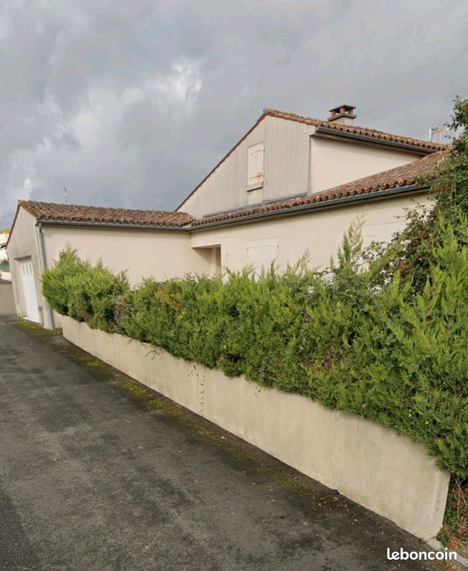 Maison 6 pièces 130 m² · à Saint-Hilaire-des-Loges · 130 m² · 130 000 €