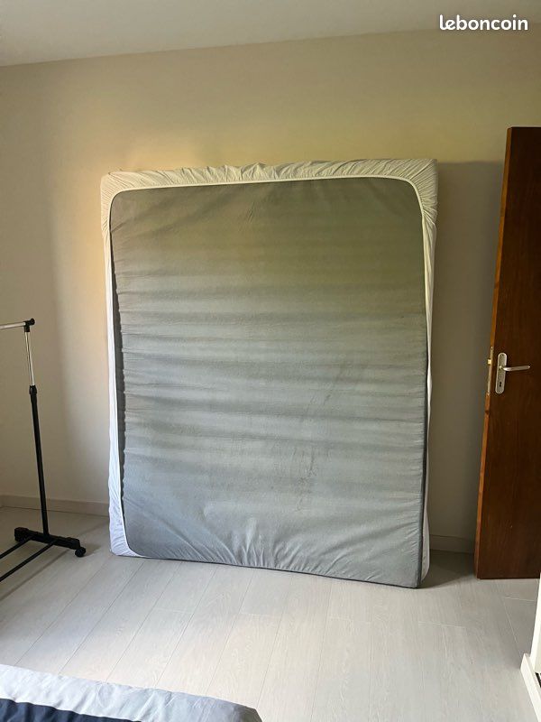 Matelas IKEA Hovag (Valevag) 160x200 ferme, très bon état (image 2)