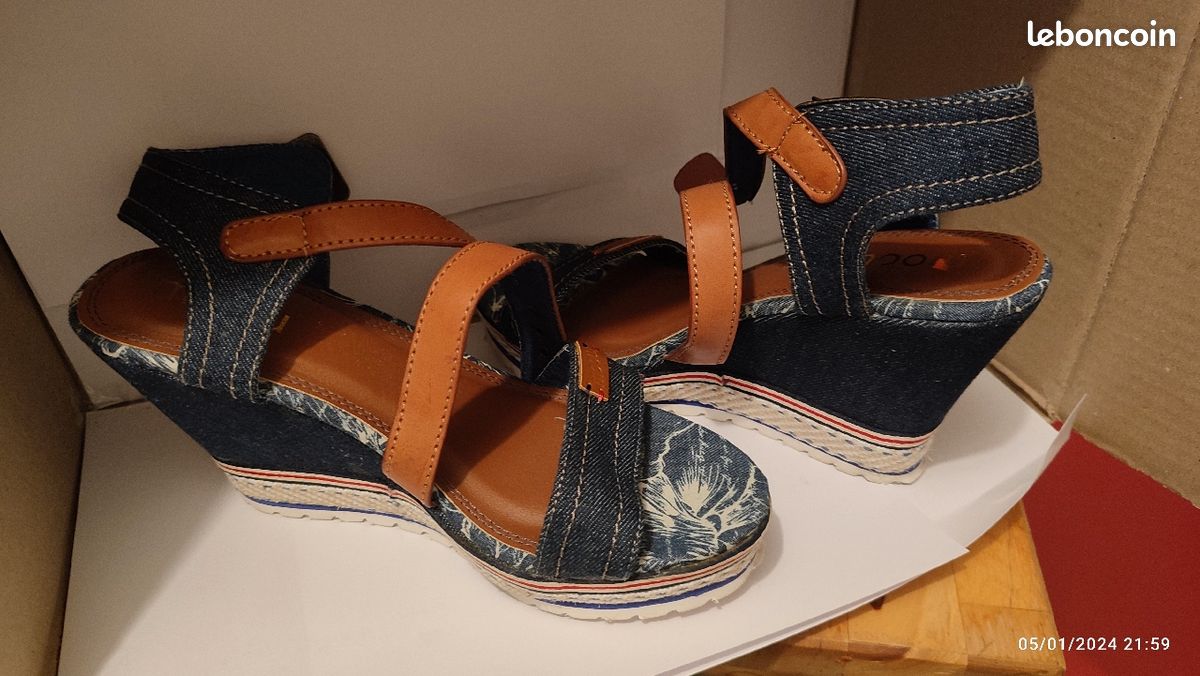 Sandal compance (image 1)