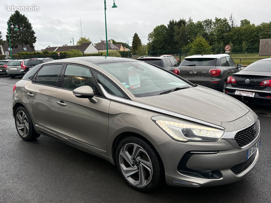 Citroën ds5 PHASE II 2.0 L HDI 180 CV SPORT-CHIC 10 CV BOUTE AUTOMATIQUE / 146 500 KILOMÉTRE / ANNÉE 2015 (image 2)