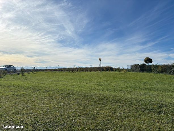 Terrain constructible de 1 100 m² à Haulies – Vue sur les Pyrénées