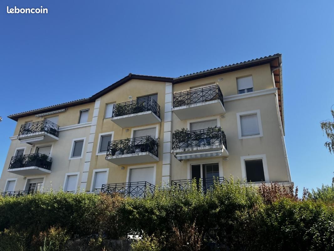 Appartement 3 pièces 105 m² · à Villars-les-Dombes · 105 m² · 1 050 €
