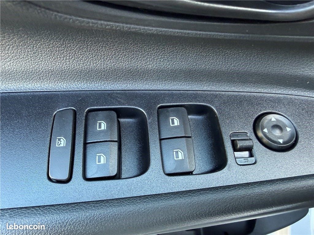 Hyundai i20 III 1.0 T-GDI 90 Initia (image 21)