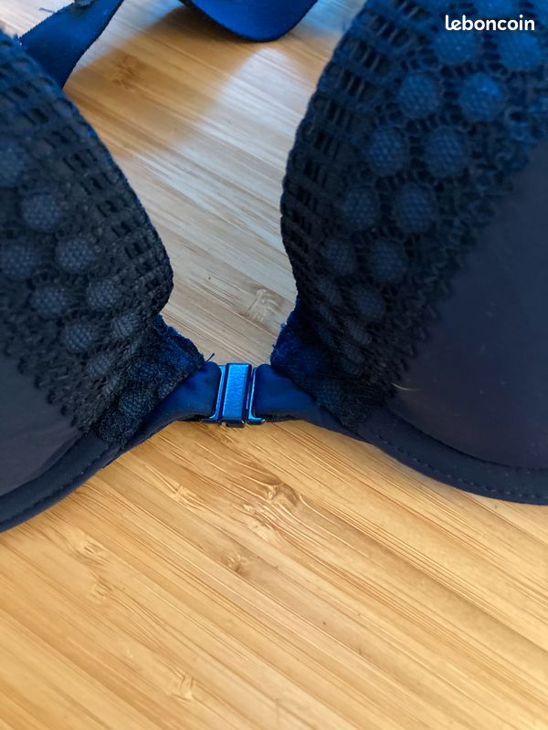 Soutien-gorge bleu marine avec attache devant 85B Undiz (image 2)