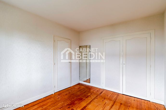https://img.leboncoin.fr/api/v1/lbcpb1/images/99/34/eb/9934ebabc25848f58a1a78292b84bb7f7b21e089.jpg?rule=ad-image