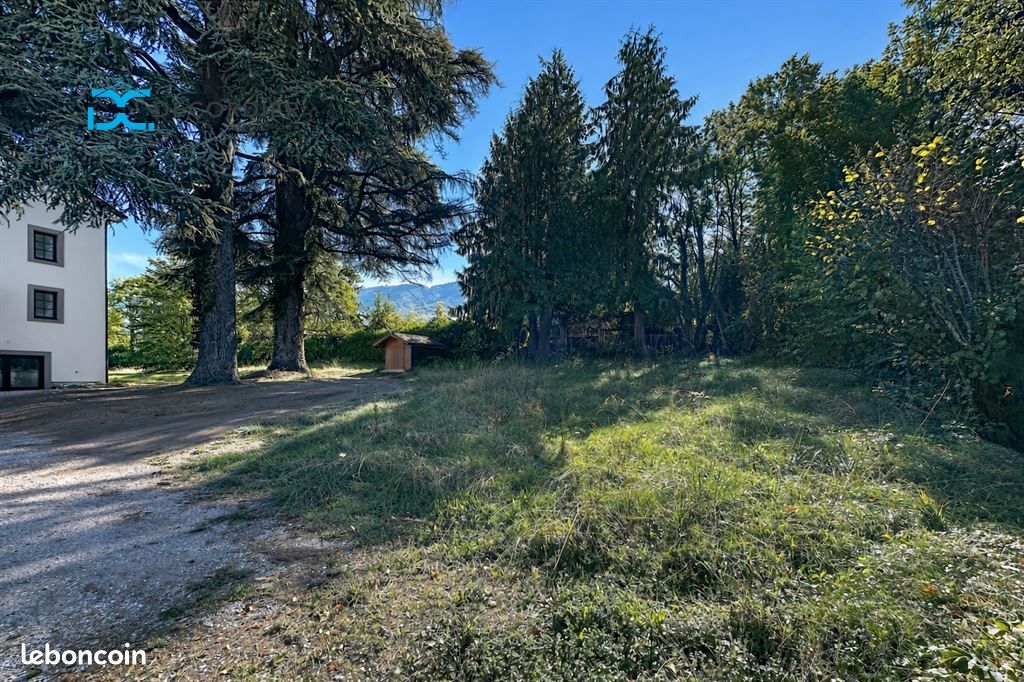 Terrain 910 m² · à Lugrin · 239 000 €