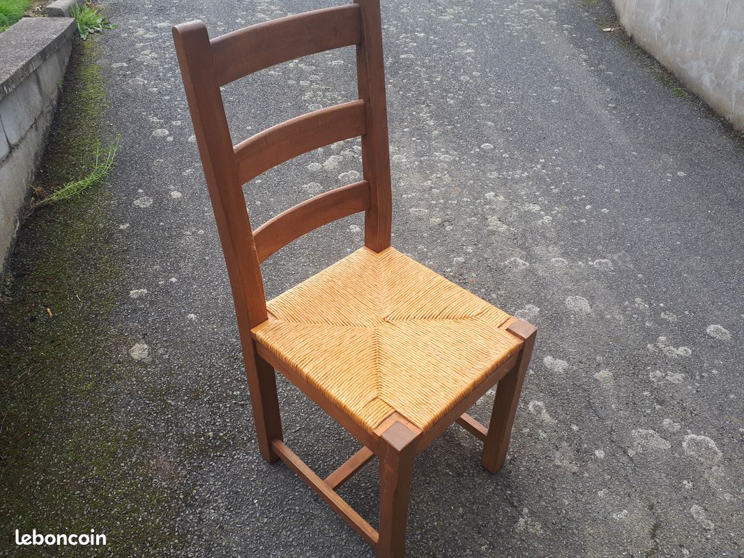 Chaises en bois et paille (image 1)