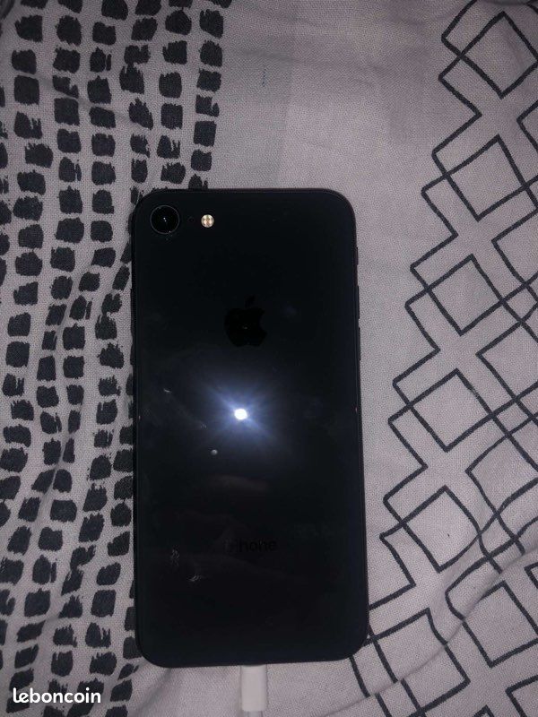 Vend ou échange iPhone 8 (image 2)