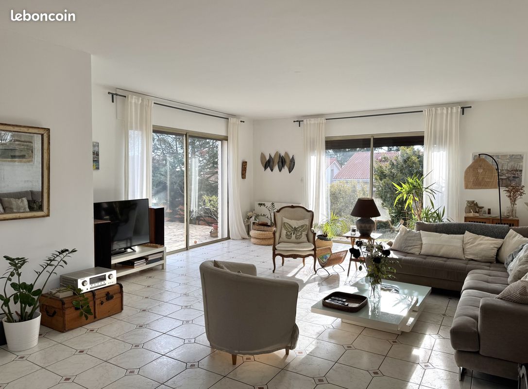 Maison 7 pièces 220 m² · à Grézieu-la-Varenne · 220 m² · 545 000 €