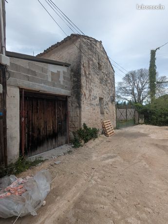 Terrain avec grande bâtisse