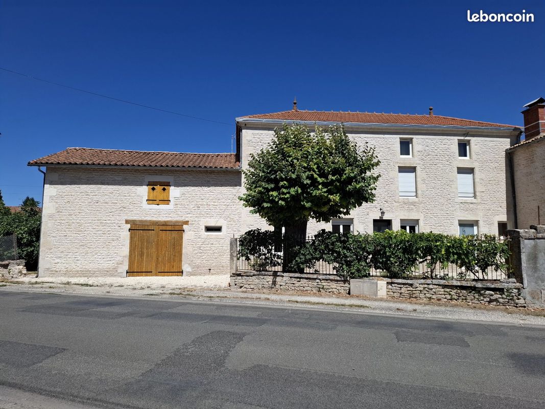 Maison 8 pièces 190 m² · à Brioux-sur-Boutonne · 190 m² · 288 900 €