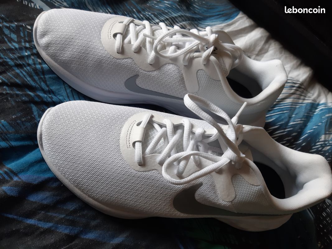 Chaussures Nike blanches (image 1)