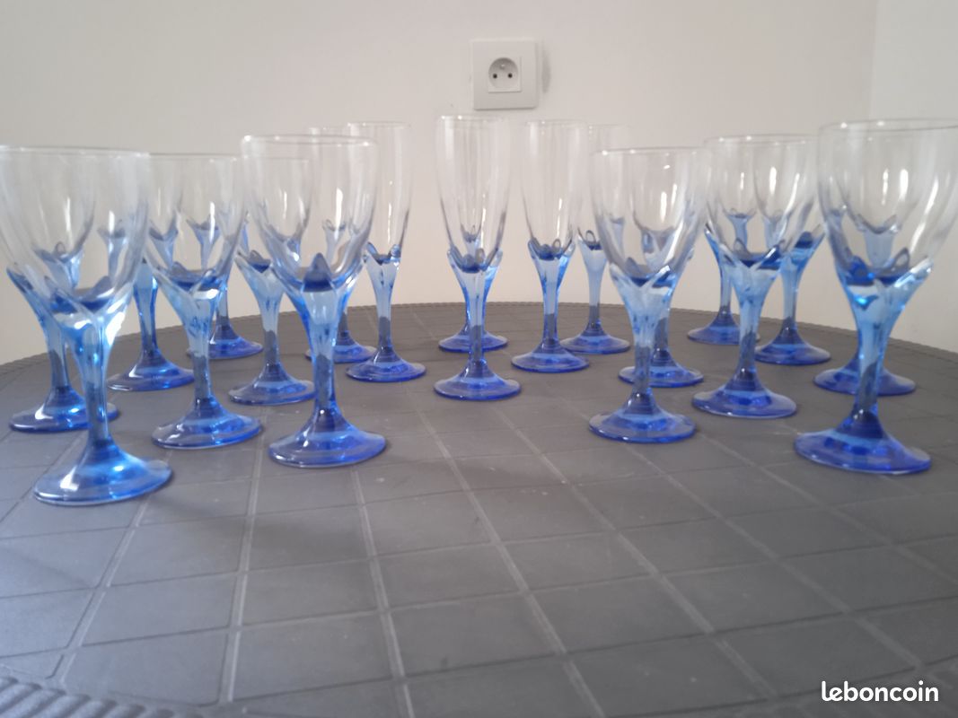 Verres à pied bleus (image 3)