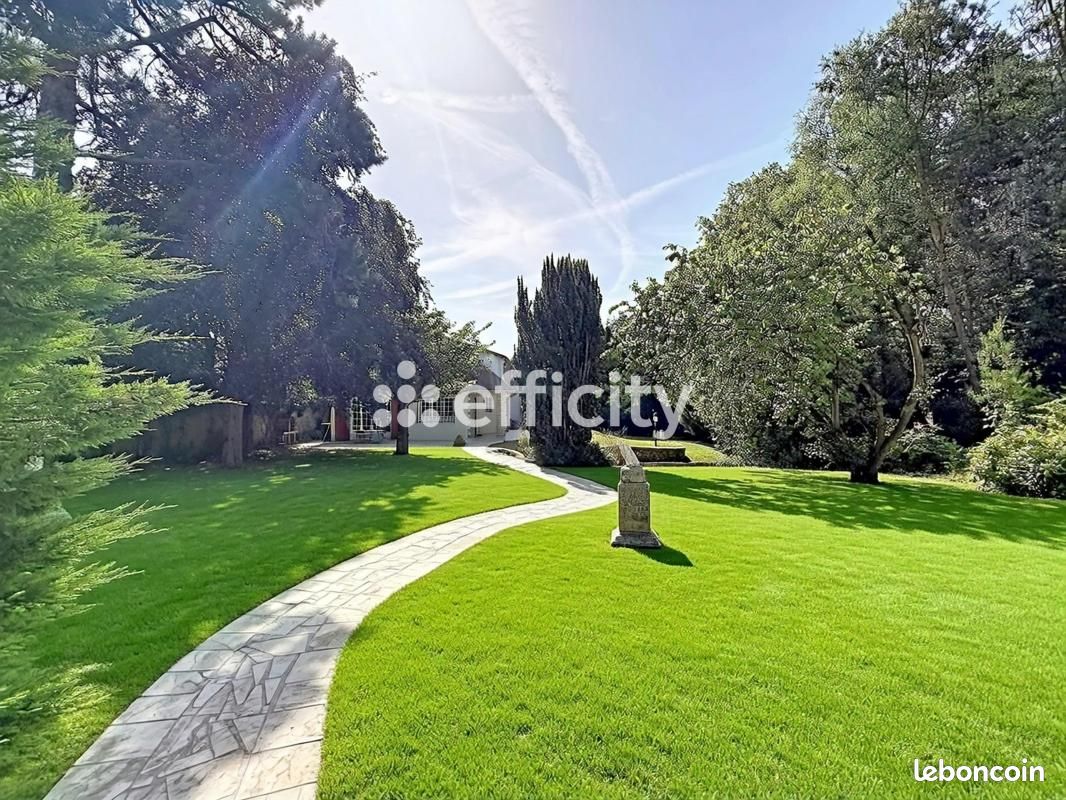 Maison 8 pièces 275 m² · à Villecresnes · 275 m² · 729 000 €