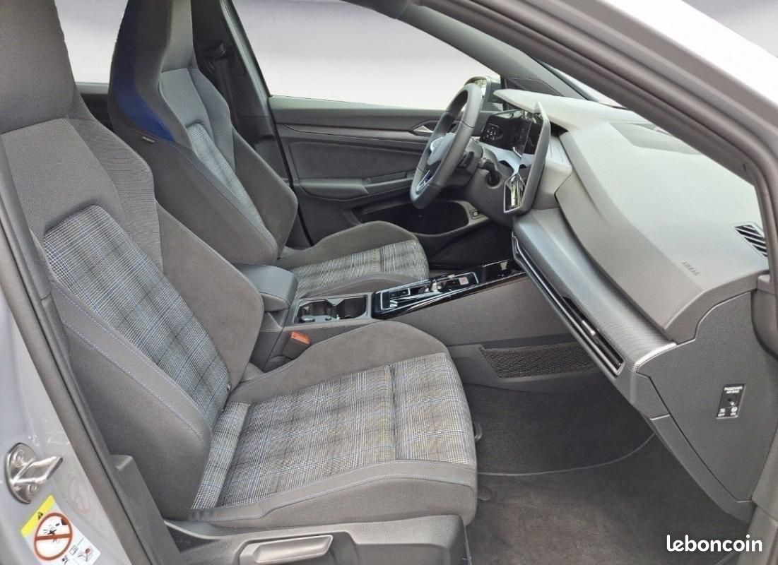 Volkswagen Golf GTE 272 BLACK STYLE (20KW) HYBRIDE RECHARGEABLE / CAMÉRA 360° AFF TETE HAUTE REGU... (image 9)