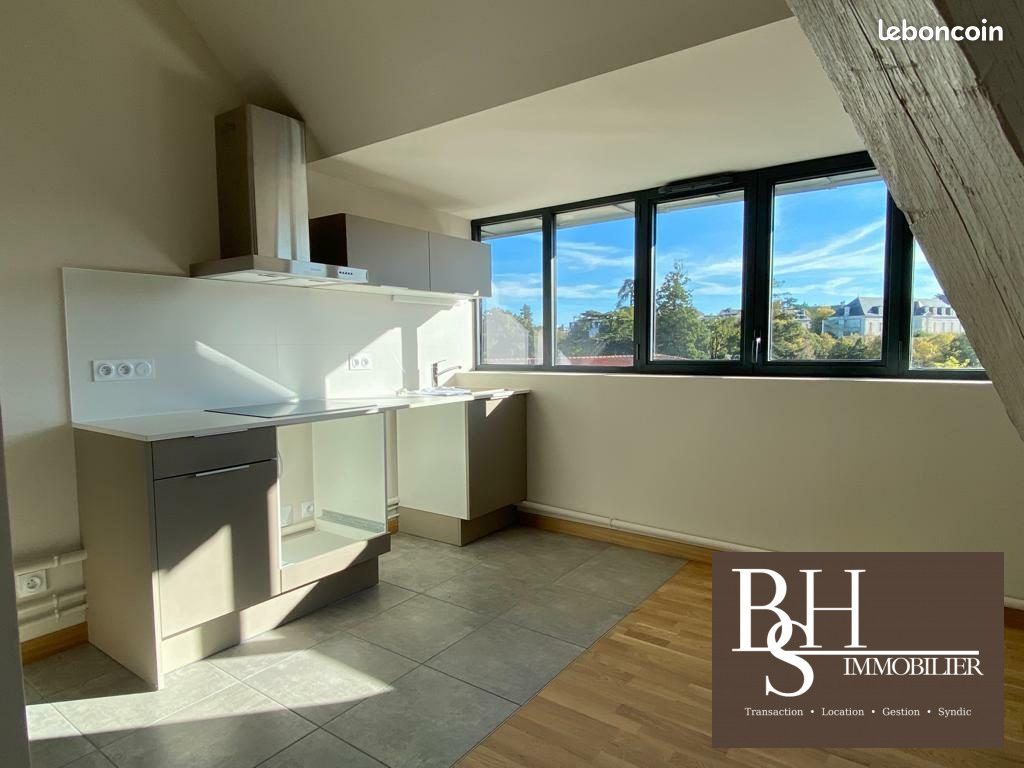 Appartement 3 pièces 94 m² · à Poitiers · 94 m² · 956 €/mois