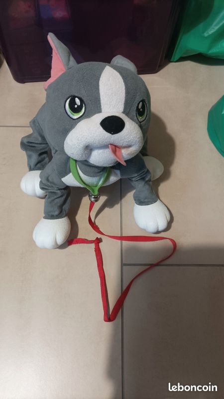Chien peluche à tirer par la laisse (image 1)