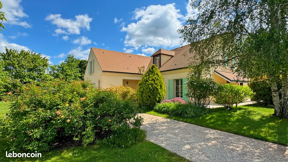 Maison 10 pièces 240 m² · à Feucherolles · 240 m² · 895 000 €