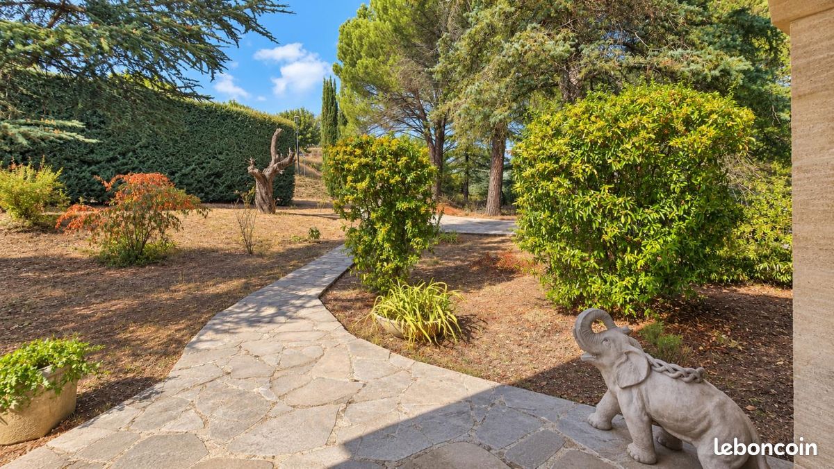Maison 9 pièces 270 m² · à Gréoux-les-Bains · 270 m² · 875 000 €