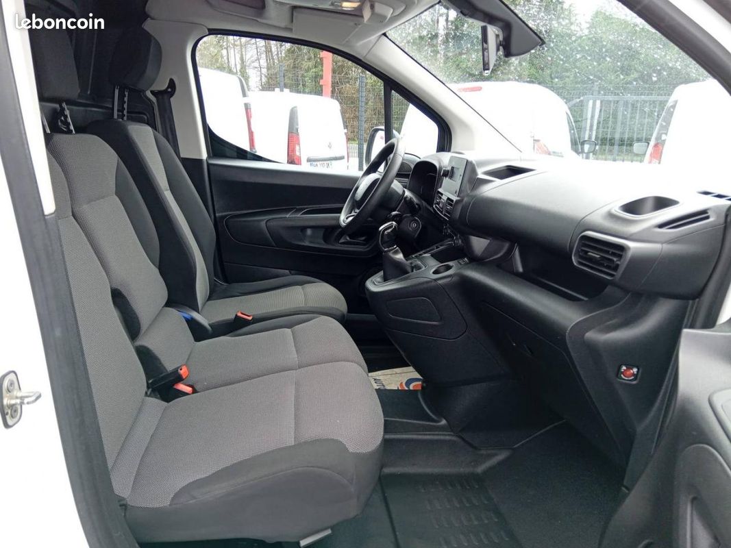 Citroen Berlingo Van 12 400 HT M 1.6 BlueHDi 100ch Club 3 Places (image 9)