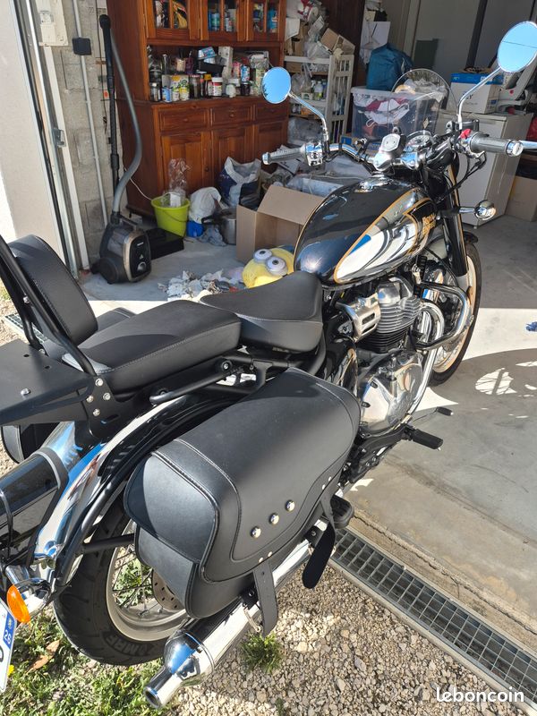Vends moto Royal Enfield 650 black et chrome annee 2025 (image 3)