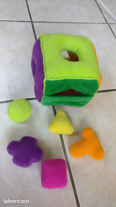Cube jeu eveil bébé en peluche (image 2)